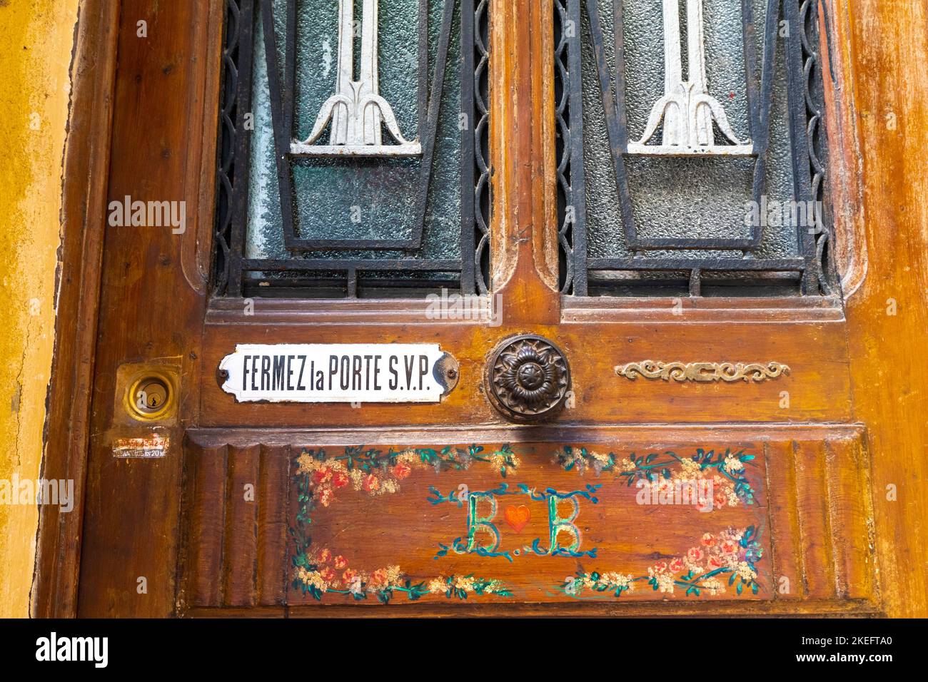 Porta d'ingresso a B & B, le Panier de Marseille, Marsiglia, Provenza-Alpi-Costa Azzurra, Francia, Europa occidentale Foto Stock