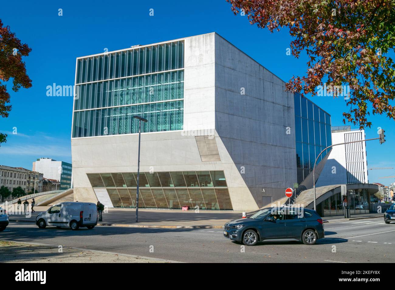 Sala concerti Casa da Música a Porto, Portogallo. È stato progettato dall'architetto REM Koolhaas e inaugurato nel 2005. Poligono della sala concerti Casa da Música Foto Stock