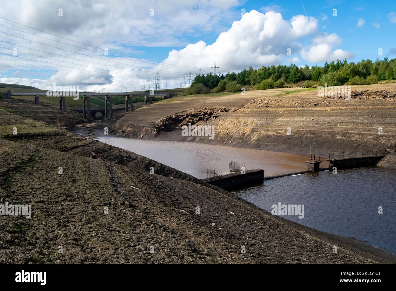 Acqua bassa alla diga di Baitings, West Yorkshire Foto Stock