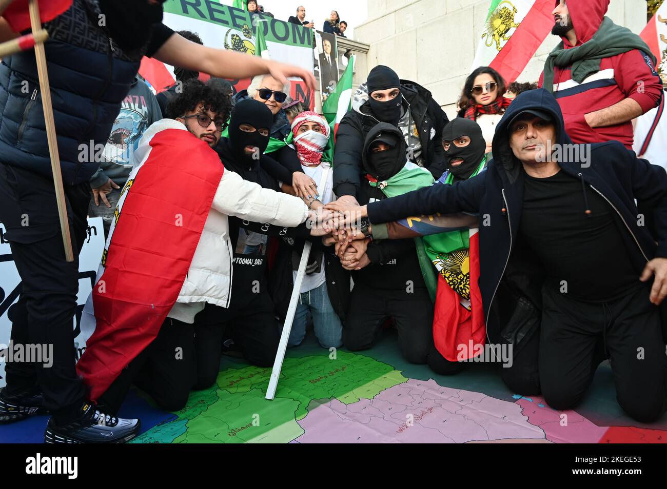 Londra, Regno Unito. 12th Nov 2022. Centinaia di dimostrazioni iraniane 'Iran libero - Donne . Vita . Freedom' in Trafalgar Square il 12th novembre 2022, Credit: Vedi li/Picture Capital/Alamy Live News Foto Stock