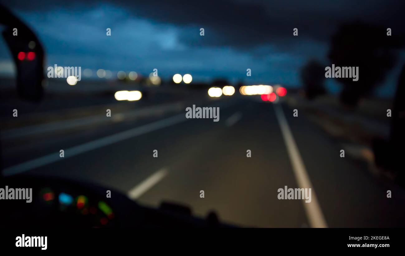 Luce astratta sulla strada di notte Foto Stock