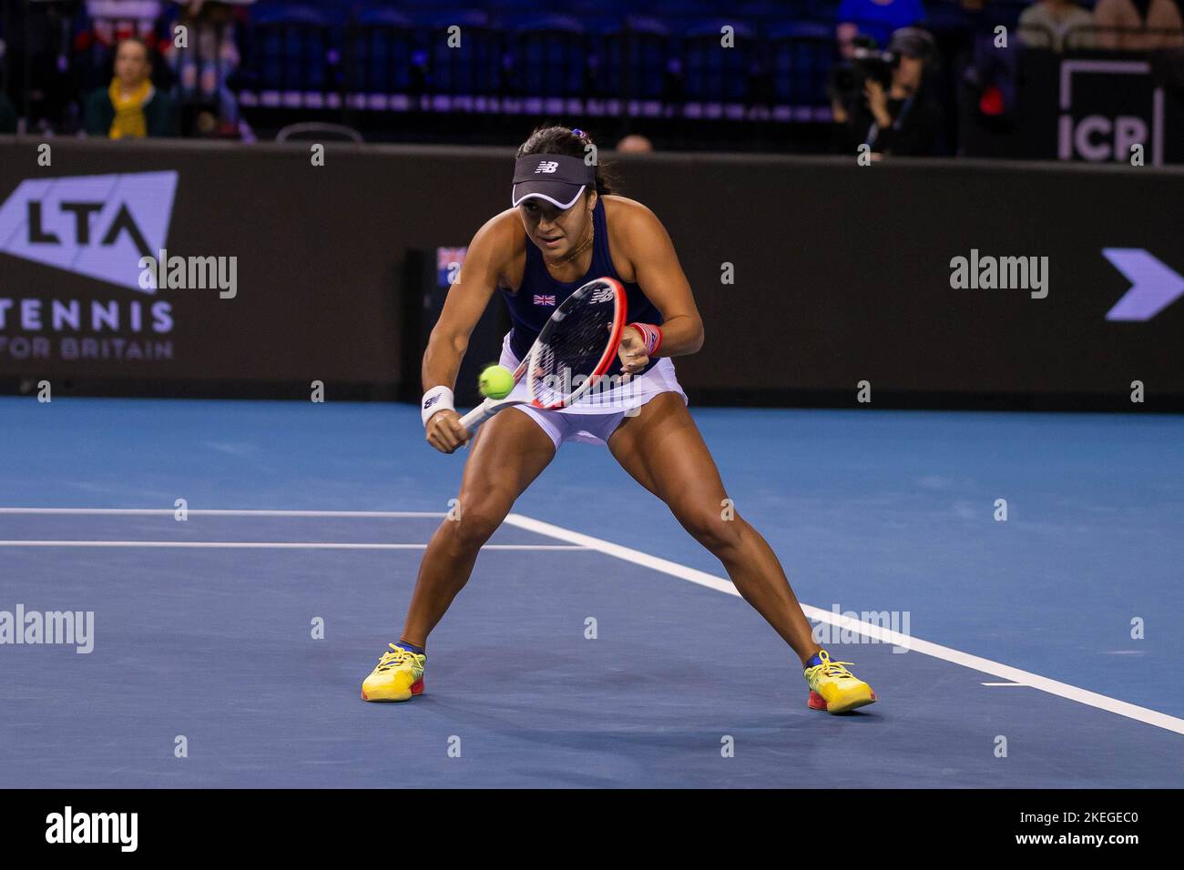 Glasgow, Scozia 12th novembre 2022. Heather Watson del Team GB prende il posto di Storm Sanders of Australia nella semifinale della Billy Jean King Cup. Foto Stock