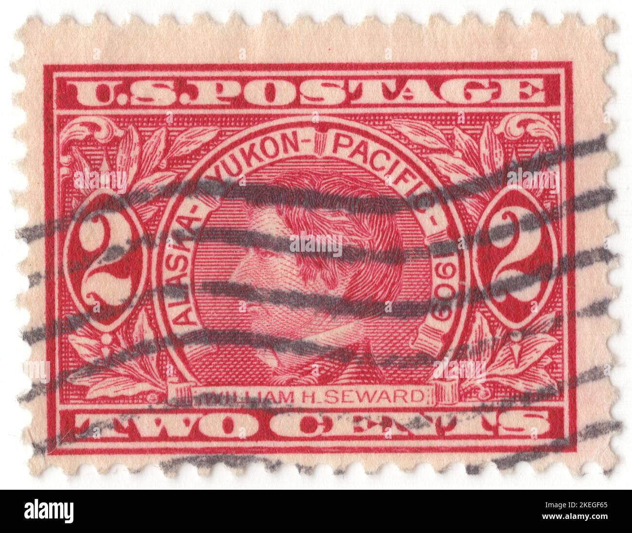 USA - 1909 giugno 05: Un francobollo da 2 centesimi raffigurante un ritratto di William H. Seward, Alaska–Yukon–Pacific Exposition Issue. World's fair tenutasi a Seattle nel 1909 pubblicizzando lo sviluppo del Pacifico nord-occidentale. Originariamente era previsto per il 1907 per celebrare il 10th° anniversario della corsa all'oro di Klondike, ma gli organizzatori hanno appreso che la Jamestown Exposition si tenne lo stesso anno e si è riprogrammata. La zona fieristica divenne il campus dell'Università di Washington. La statua di Guglielmo H. Seward, originariamente eretta per la fiera, ora si trova nel Parco Volontario Foto Stock