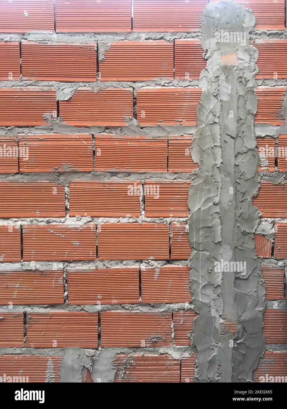 Edificio in costruzione. Muro di mattoni cavi Foto Stock