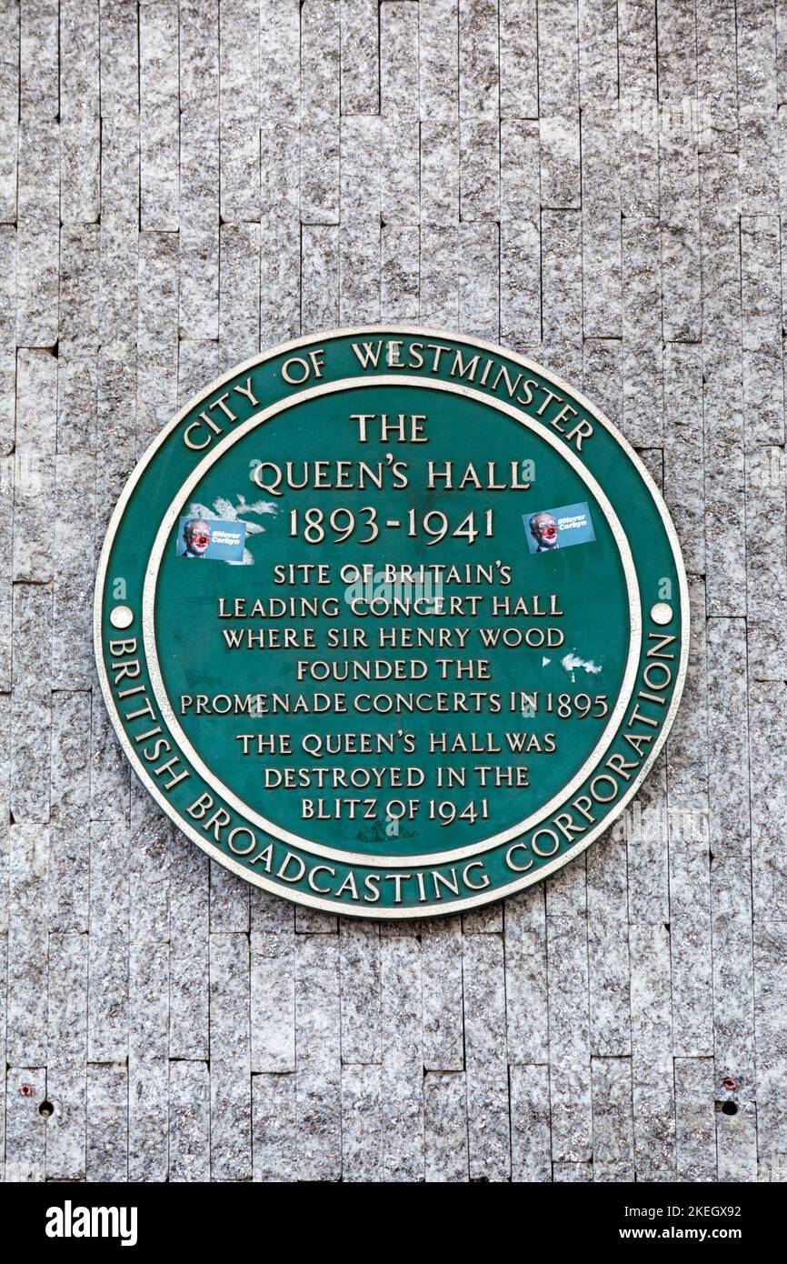 Targa verde per la Queen's Hall a Langham Place, Henry Wood House, Londra, Regno Unito Foto Stock