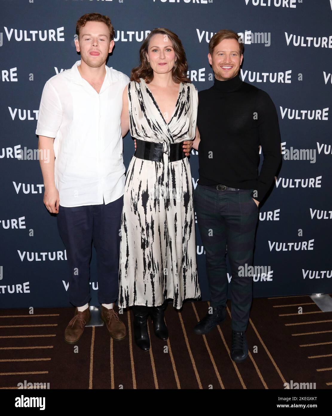 Hollywood, Stati Uniti. 12th Nov 2022. Callum Woodhouse, Anna Madeley, Nicholas Ralph arriva al Vulture Festival 2022: Un pannello grande e piccolo di tutte le creature che è proprio a destra eld al Roosevelt Hotel di Hollywood, CA Sabato, 11 novembre 2022. (Foto di Juan Pablo Rico/Sipa USA) Credit: Sipa USA/Alamy Live News Foto Stock