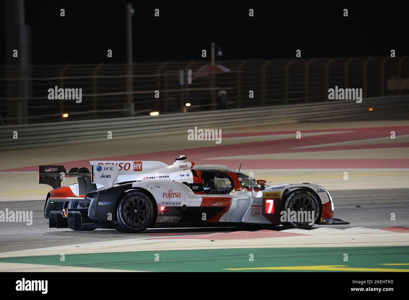 Bahrein, Bahrein. 12th Nov 2022. BAHRAIN, SAKHIR, circuito Internazionale del Bahrain, 12. Novembre 2022: No. 7 Toyota GR010 ibrida di Mike Conway, Kamui Kobayashi e Jose Maria Lopez vincendo la gara di credito: SPP Sport Press Foto. /Alamy Live News Foto Stock