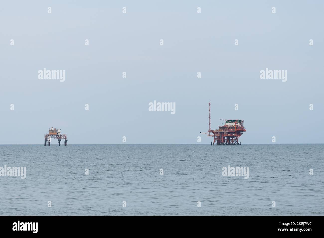 Piattaforma di estrazione gas metano nel mare Adriatico, Ravenna, Italia Foto Stock