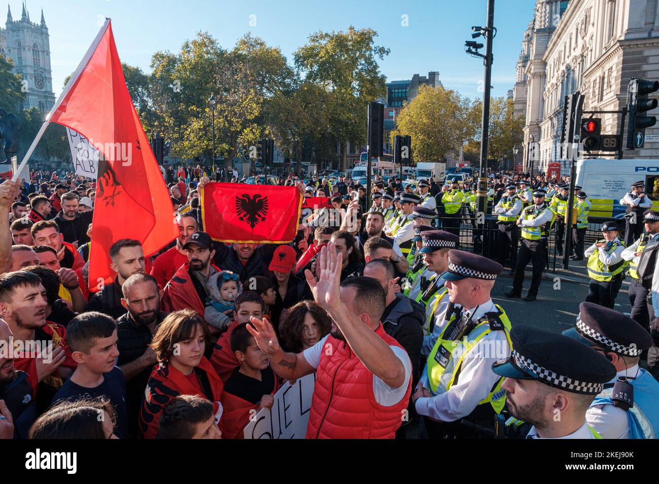 Gli albanesi con sede a Londra sono venuti fuori in grande dopo che Suella Braverman ha implicato che gli albanesi che sono venuti nel Regno Unito sono criminali Foto Stock