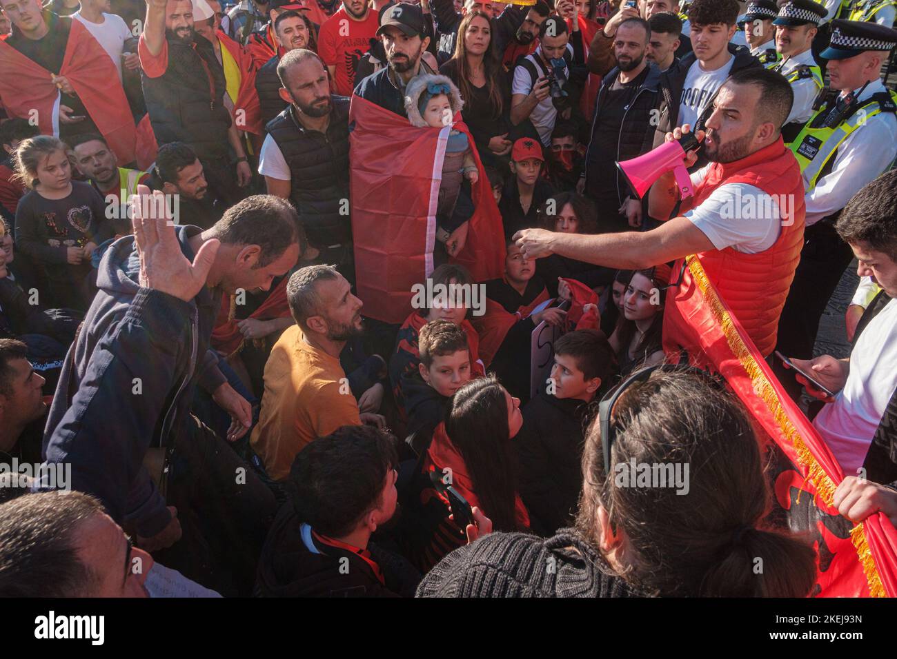 Gli albanesi con sede a Londra sono venuti fuori in grande dopo che Suella Braverman ha implicato che gli albanesi che sono venuti nel Regno Unito sono criminali Foto Stock