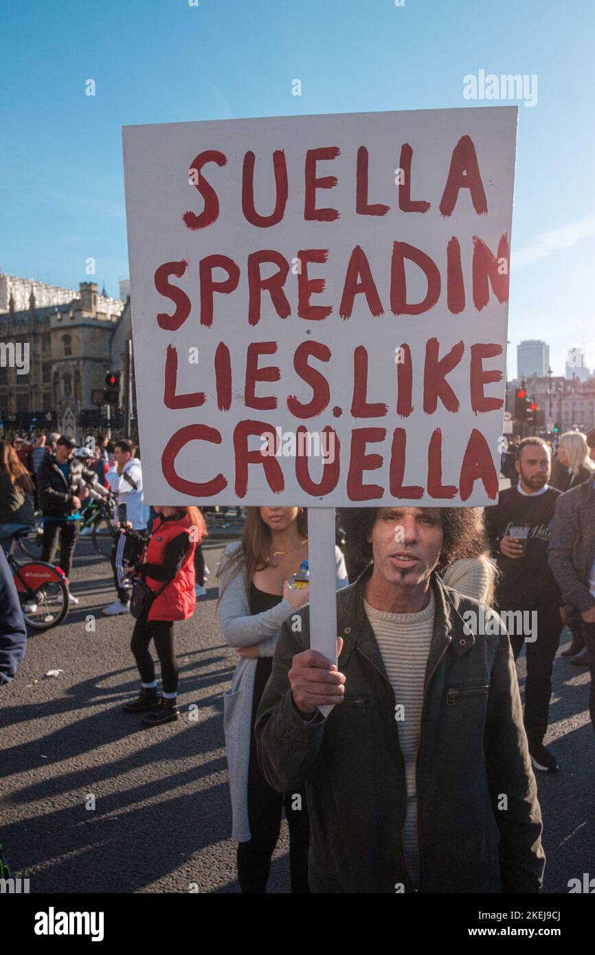 Gli albanesi con sede a Londra sono venuti fuori in grande dopo che Suella Braverman ha implicato che gli albanesi che sono venuti nel Regno Unito sono criminali Foto Stock