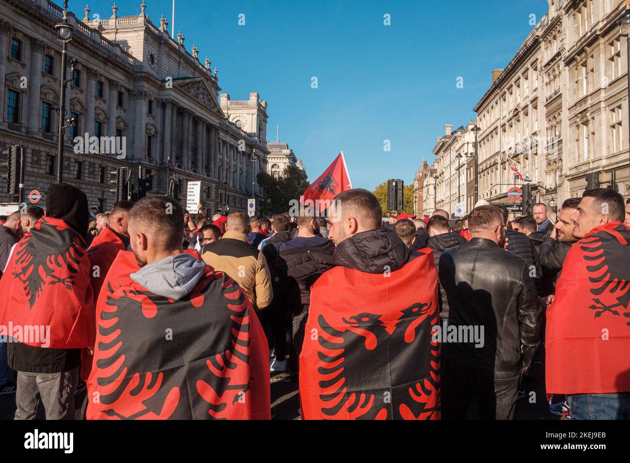 Gli albanesi con sede a Londra sono venuti fuori in grande dopo che Suella Braverman ha implicato che gli albanesi che sono venuti nel Regno Unito sono criminali Foto Stock