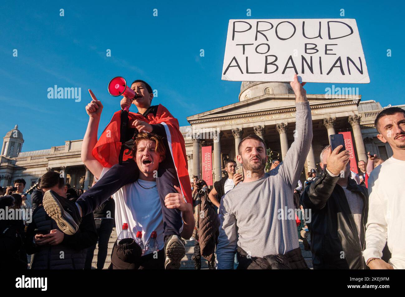 Gli albanesi con sede a Londra sono venuti fuori in grande dopo che Suella Braverman ha implicato che gli albanesi che sono venuti nel Regno Unito sono criminali Foto Stock
