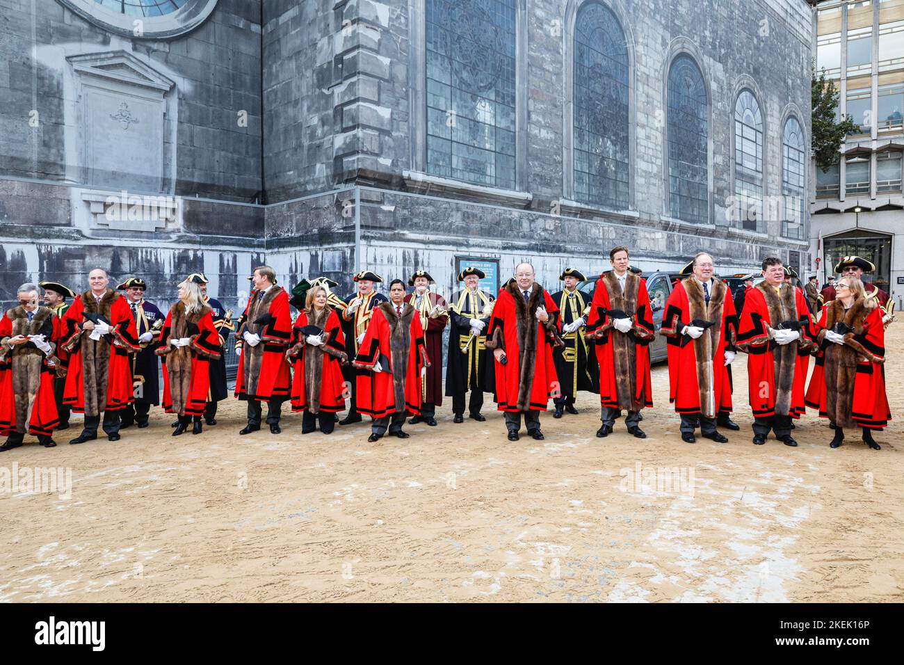 Londra, Regno Unito. 12th Nov 2022. Gli aldermen e le donne della città di  Londra aspettano l'inizio della processione. Kl'annuale Lord Mayor's Show  parte da Mansion House attraverso la città di Londra,