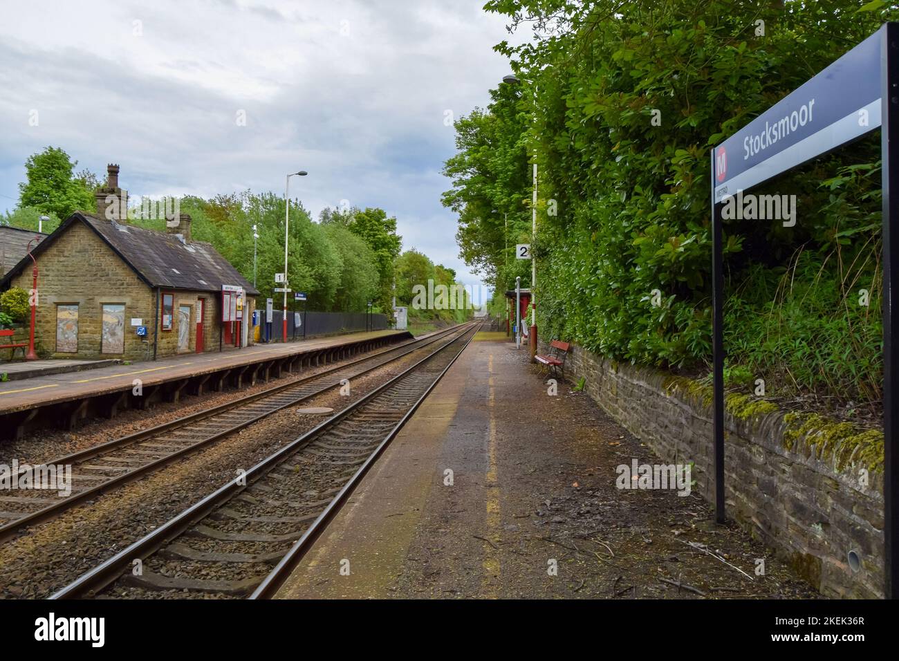 Stazione ferroviaria di Stocksmoor, una fermata rurale sulla Penistone Line a sud di Huddersfield Foto Stock