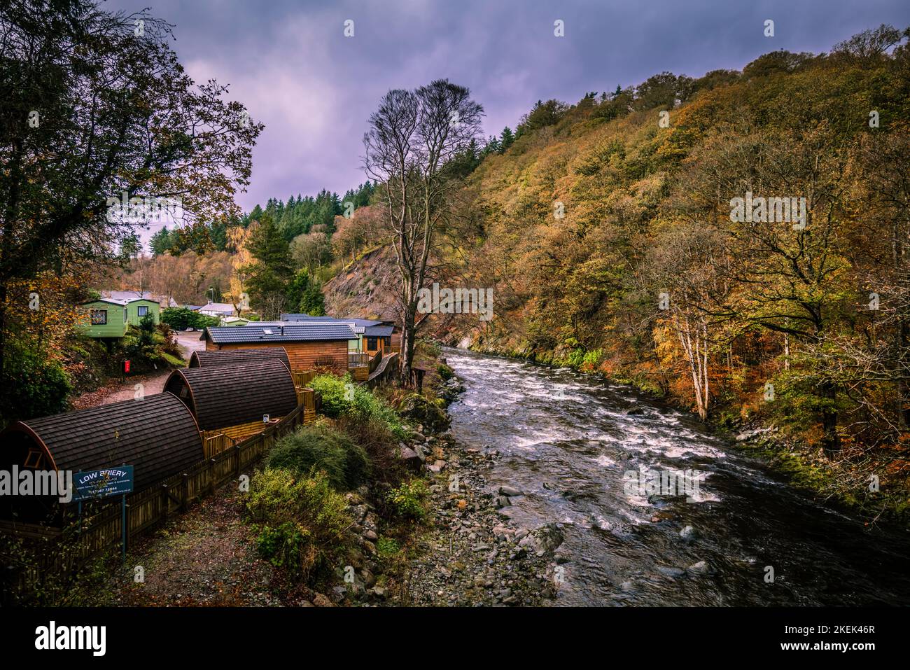 Appartamenti Low Briery sul lato del fiume Greta, Keswick, quartiere English Lake. Foto Stock