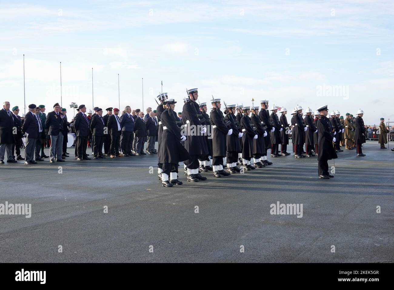 Plymouth, Regno Unito. 13th Nov 2022. Servizio giorno commemorativo, Royal Naval War Memorial, Plymouth Hoe. Credit: Julian Kemp/Alamy Live News Foto Stock