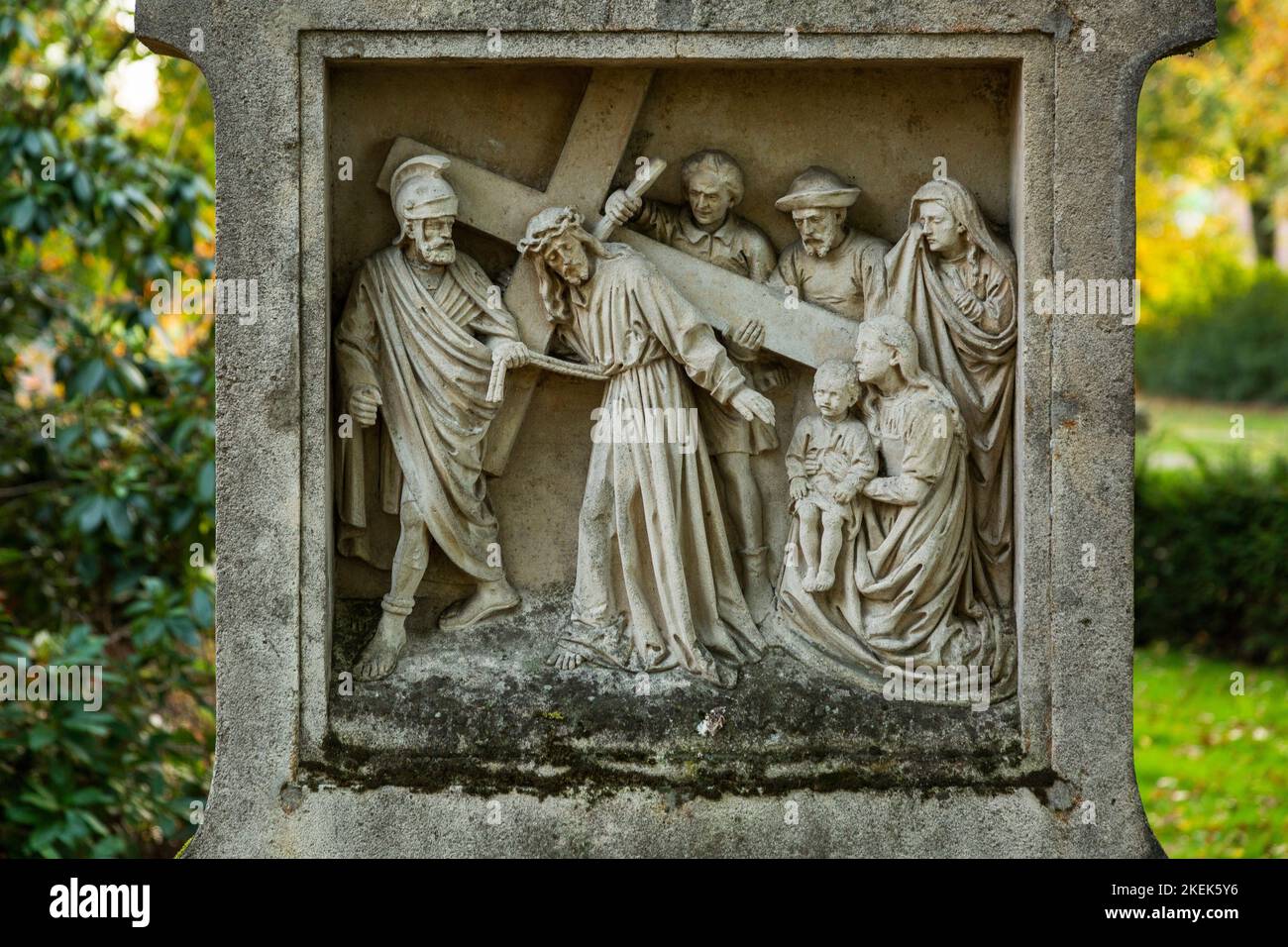 Germania, Gescher, Berkel, Hohe Mark Westmuensterland Nature Park, Muensterland, Westfalia, Renania settentrionale-Vestfalia, NRW, Cimitero Gescher, via della croce di Heinrich Moors, stazione 'Gesù incontra le figlie di Gerusalemme' Foto Stock
