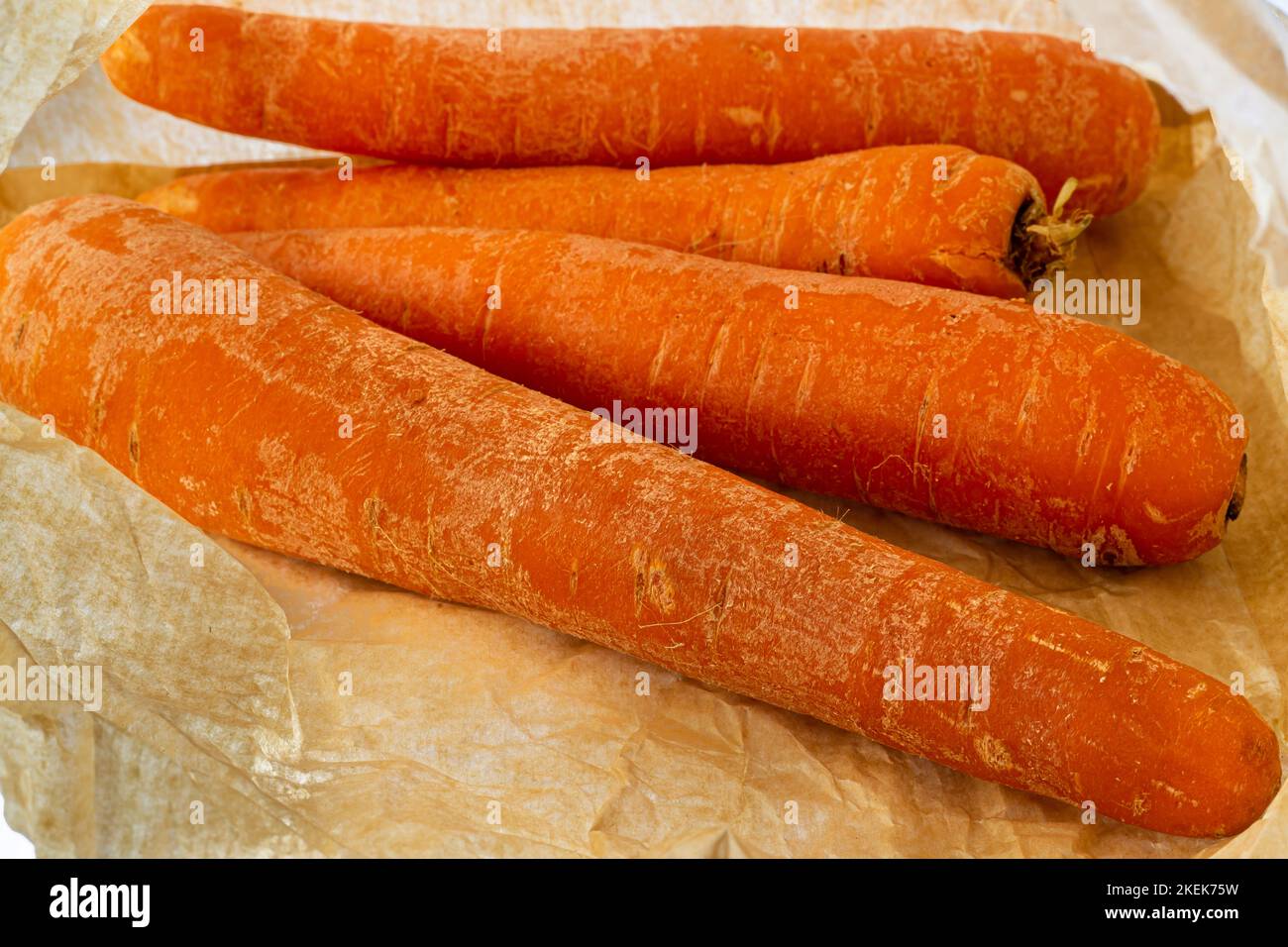 Una vista spettacolare delle rotaie dorate della metropolitana di londra al mattino presto. Guardando al sole non ci sono treni sulle linee. Potrebbe essere una giornata di sciopero Foto Stock