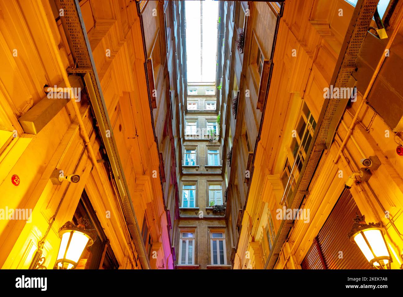 Siria Arcade o Suriye Pasaji in Istiklal Avenue. Viaggio a Istanbul foto di sfondo. Istanbul Turkiye - 11.13.2021 Foto Stock