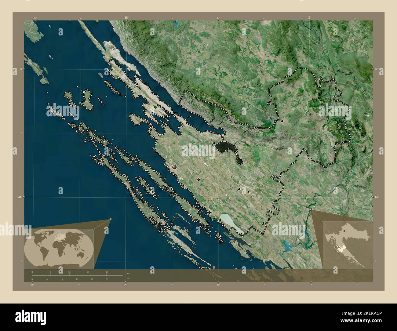 Zadarska, contea di Croazia. Mappa satellitare ad alta risoluzione. Posizioni delle principali città della regione. Mappe delle posizioni ausiliarie degli angoli Foto Stock