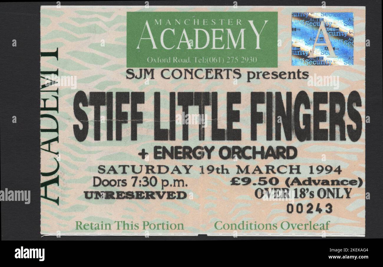 Biglietto Stiff Little Fingers per uno spettacolo all'Academy, una nuova sede di concerti costruita appositamente, aperta nel 1990 accanto al vecchio edificio del Manchester Union, il più grande luogo di concerti dell'università di gran lunga. il biglietto viene stampato digitalmente su una base prestampata, più un po' di stampa di sicurezza tramite un ologramma e un foglio di bloccaggio. Energy Orchard, supporto Foto Stock