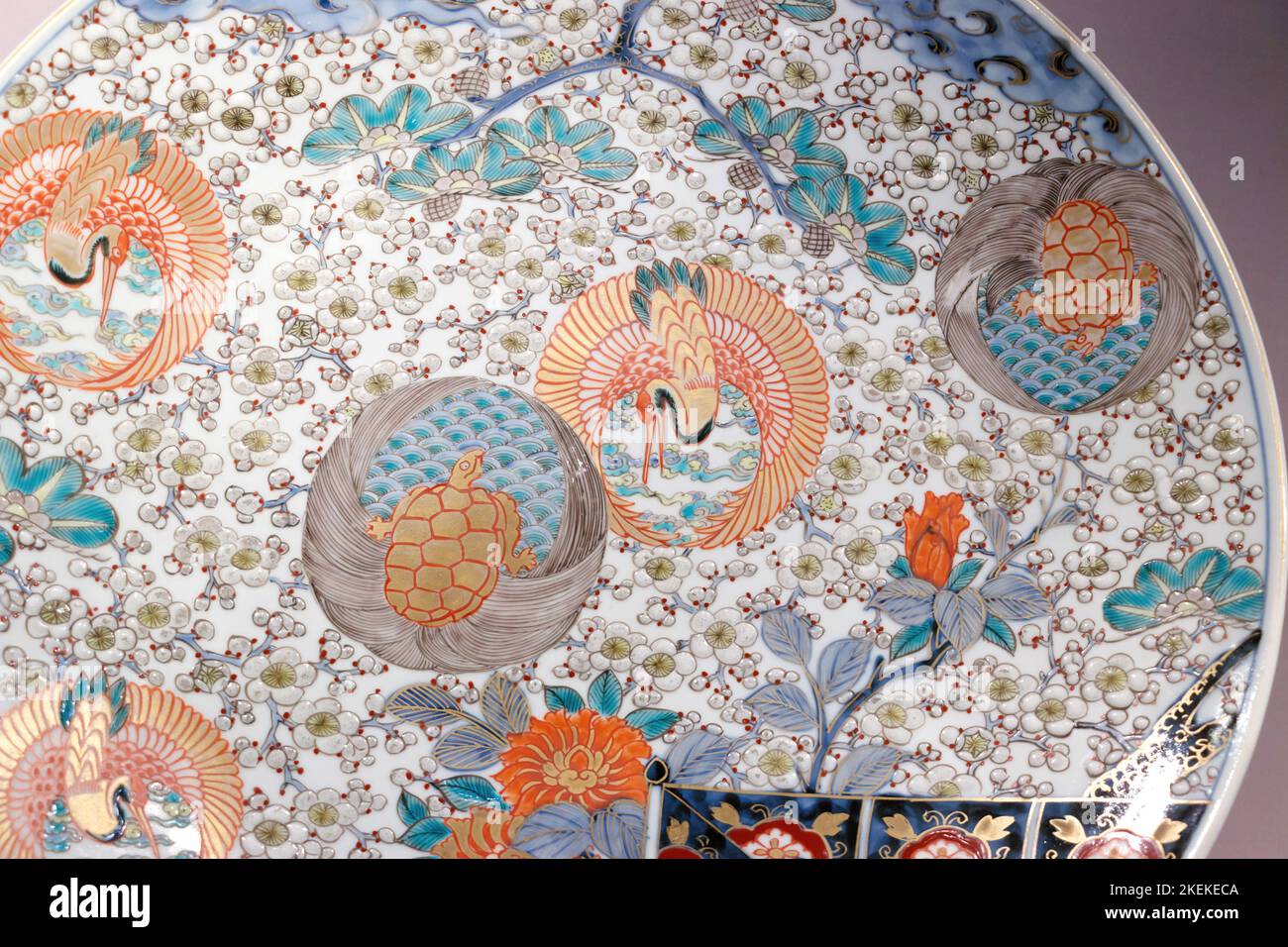 primo piano della cena cinese decorata in ceramica nel museo orientale durham uk Foto Stock