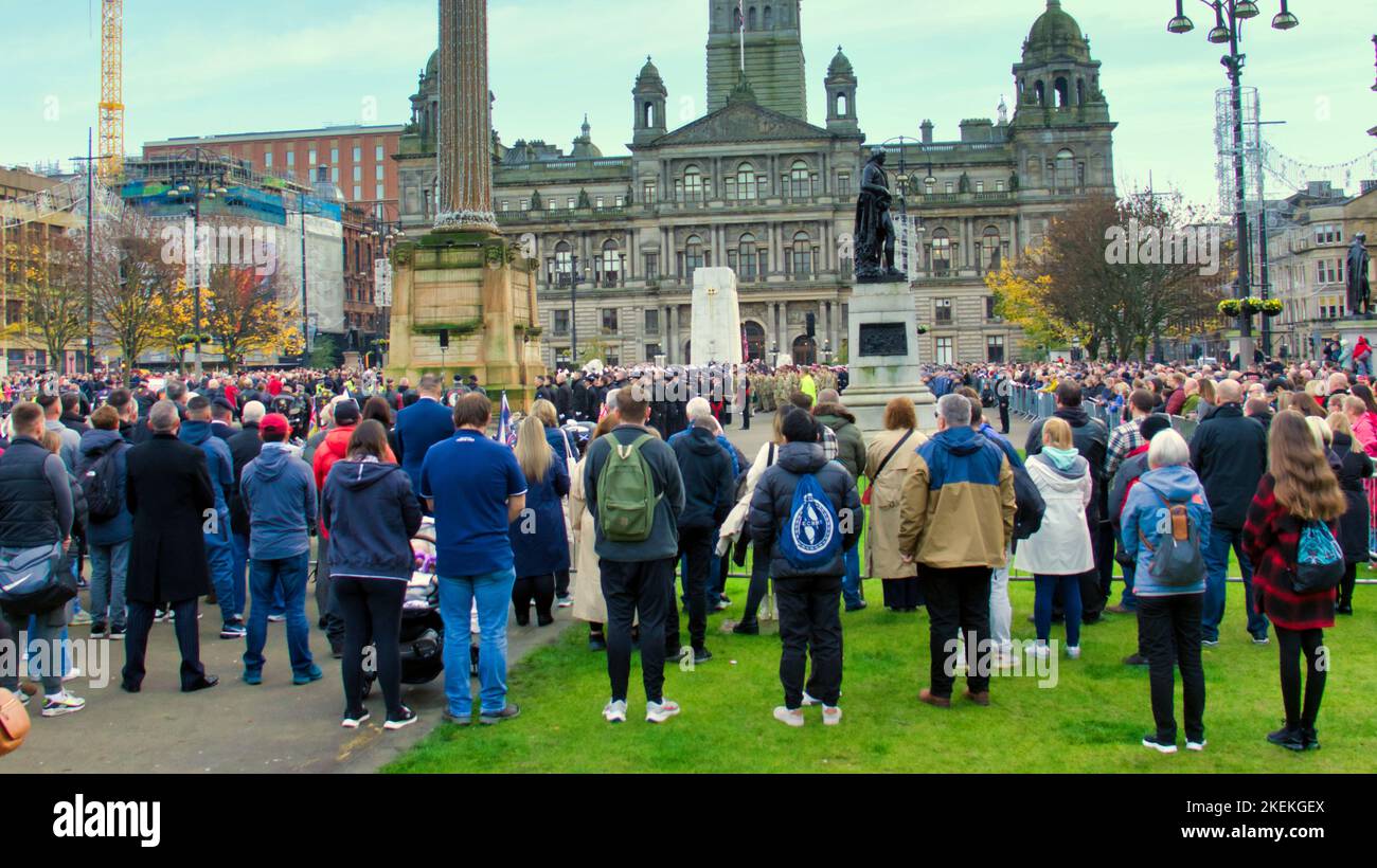 Glasgow, Scozia, Regno Unito 13th novembre 2022. Armistizio Domenica scene in piazza george come il cenotafio ha visto i vari servizi presenti di fronte a una folla enorme. Credit Gerard Ferry/Alamy Live News Foto Stock