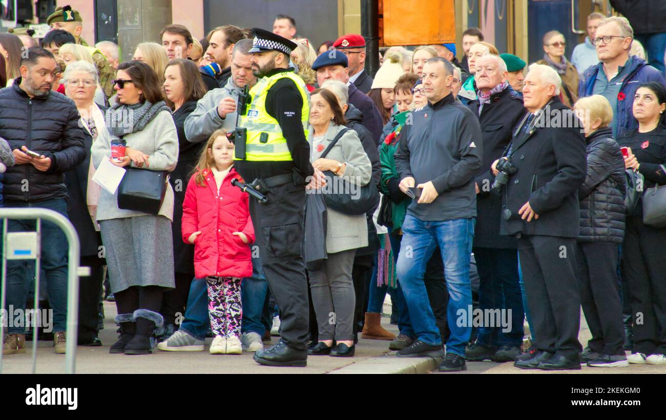 Glasgow, Scozia, Regno Unito 13th novembre 2022. Armistizio Domenica scene in piazza george come il cenotafio ha visto i vari servizi presenti di fronte a una folla enorme. Credit Gerard Ferry/Alamy Live News Foto Stock