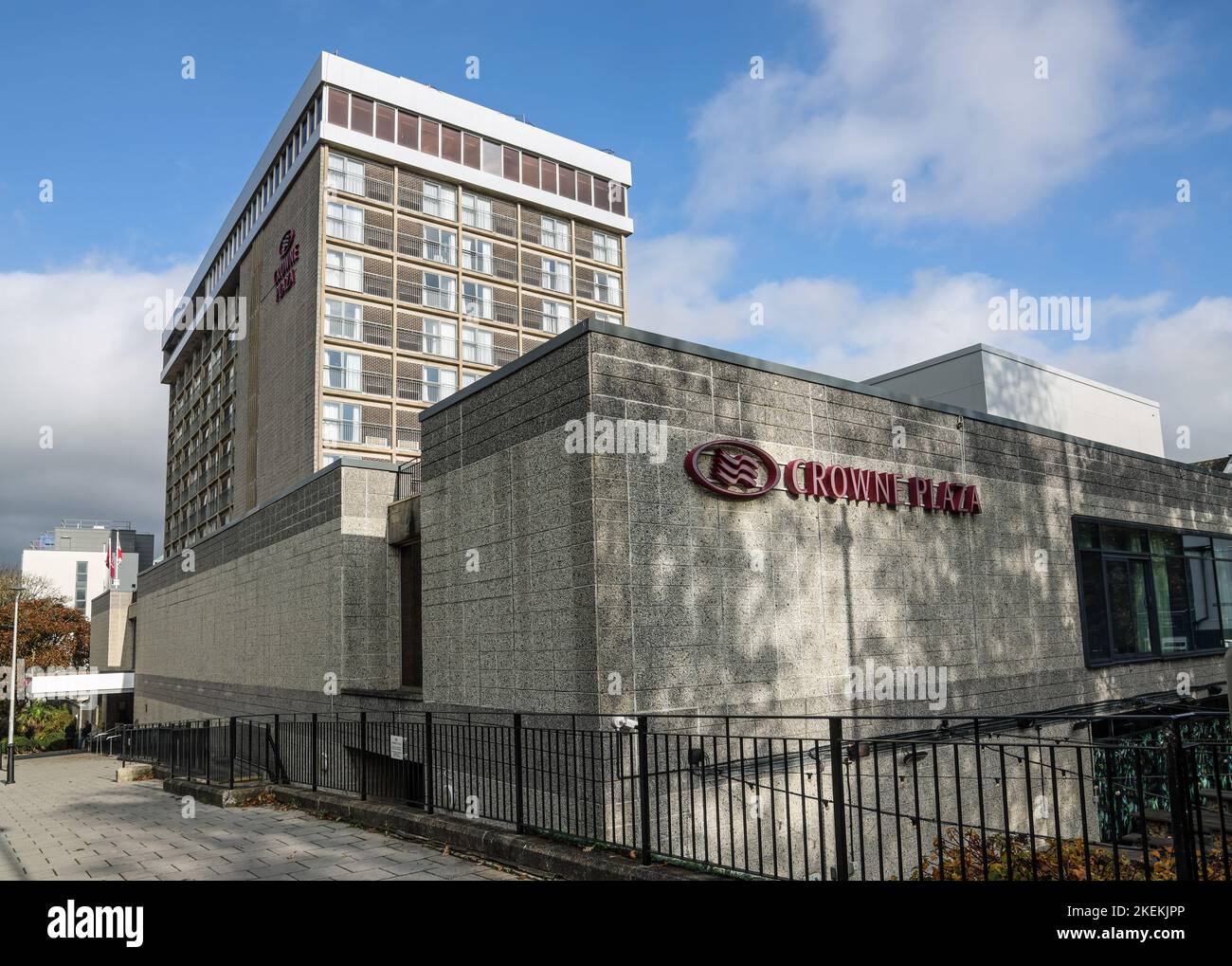 Il Crowne Plaza Hotel sulla strada Armada tra il centro di Plymouth e lo storico Hoe. Foto Stock