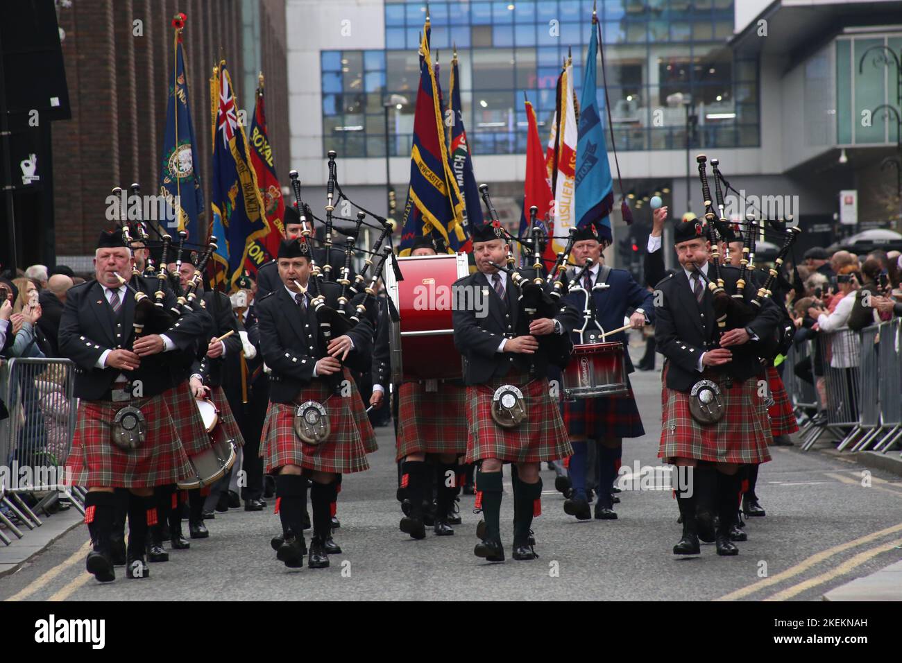 Newcastle upon Tyne, Regno Unito. 13 Novembre 2022. Remembrance Sunday, Veterans, Troules, Band of Royal Regiment Fusiliers prendono parte alla Remembrance Sunday Parade & Wreath Laiing at War Memorial Old Eldon Square, Newcastle upon Tyne, UK, 13th novembre 2022, Credit: Credit: DEW/Alamy Live News Credit: DEW/Alamy Live News Foto Stock