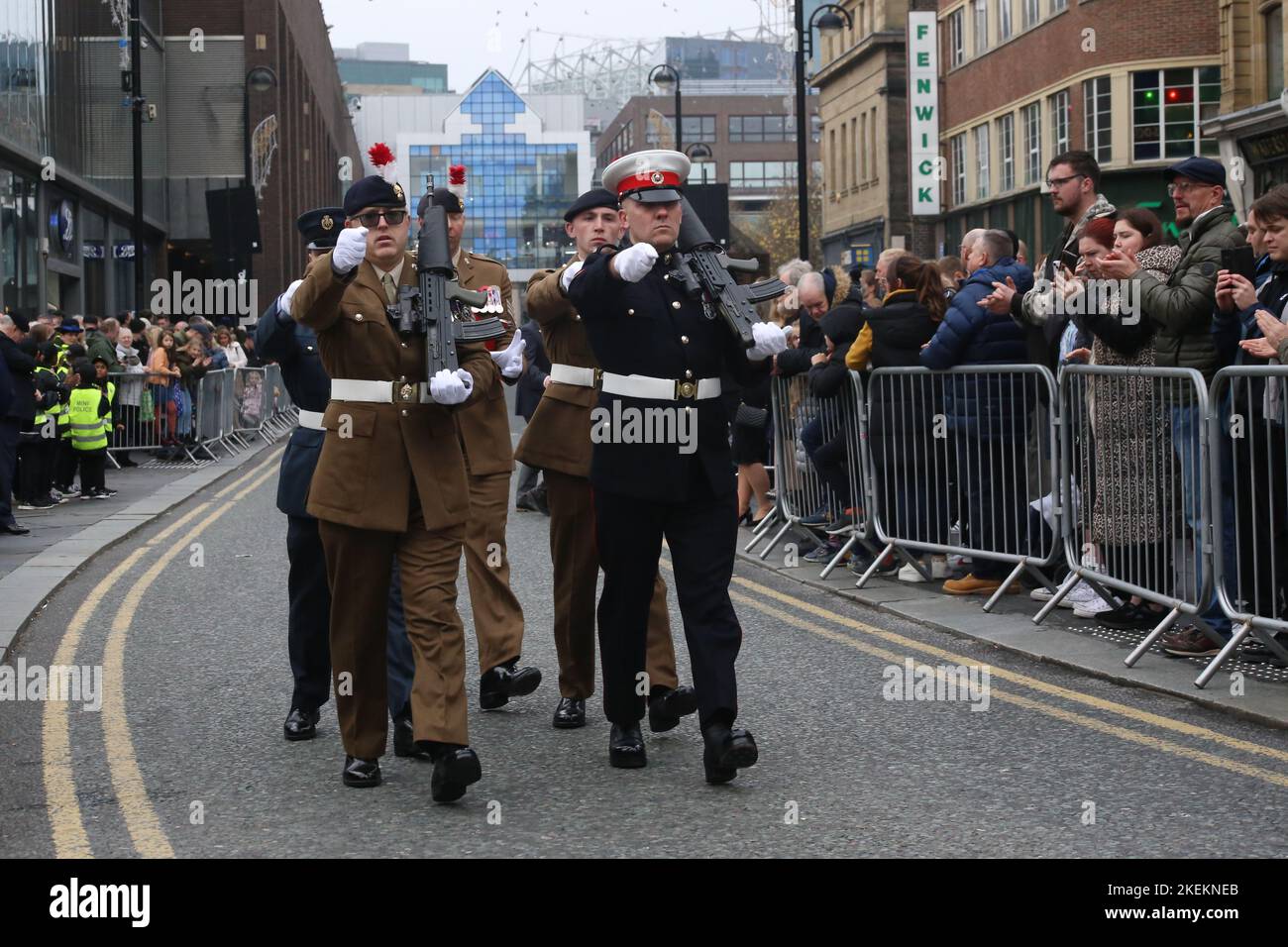 Newcastle upon Tyne, Regno Unito. 13 Novembre 2022. Remembrance Sunday, Veterans, Troules, Band of Royal Regiment Fusiliers prendono parte alla Remembrance Sunday Parade & Wreath Laiing at War Memorial Old Eldon Square, Newcastle upon Tyne, UK, 13th novembre 2022, Credit: Credit: DEW/Alamy Live News Credit: DEW/Alamy Live News Foto Stock