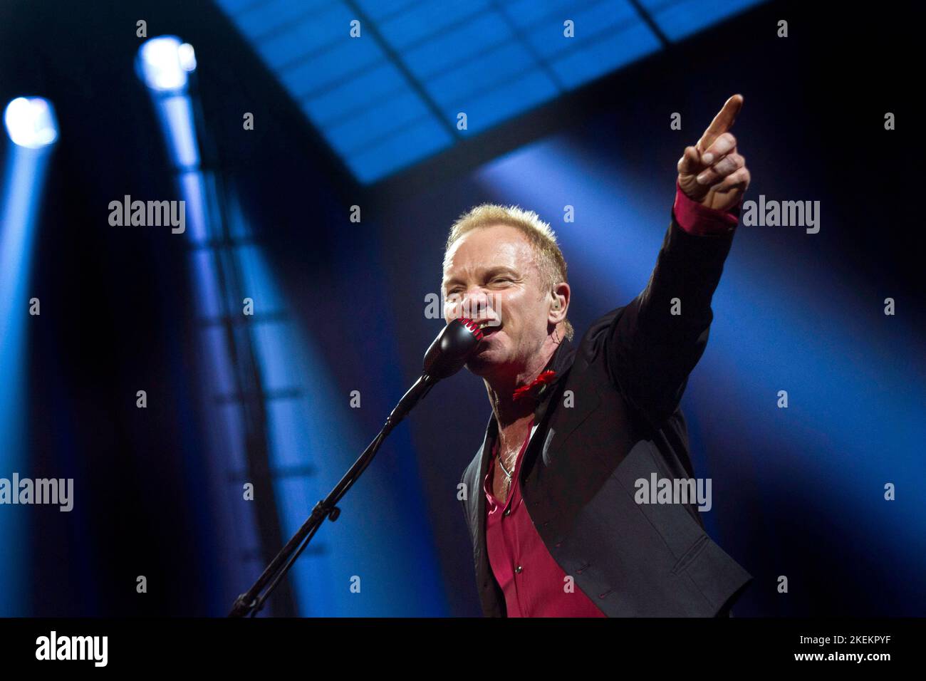 Sting in concerto a Het Gelredome Arnhem Holland alla Symphonica in Rosso. 2010. vvvbvanbree fotografie. Foto Stock