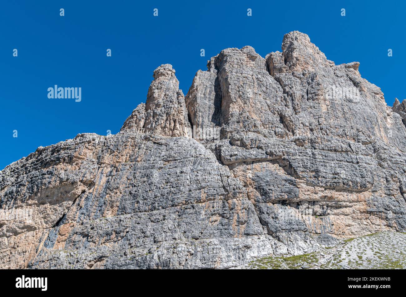 Paesaggio montano in estate nelle Dolomiti occidentali (Dolomiti di Brenta) - Vallesinella - Madonna di Campiglio, Trentino Alto Adige, Italia settentrionale. Foto Stock