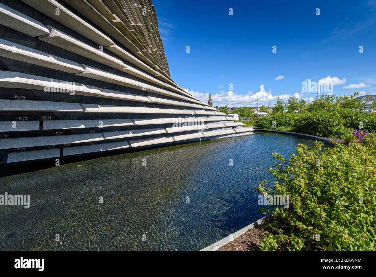 Il V&A Design Museum, Riverside Esplanade, Dundee, Scozia, Regno Unito. Architetto Kengo Kuma. Aperto a settembre 2018. Foto Stock