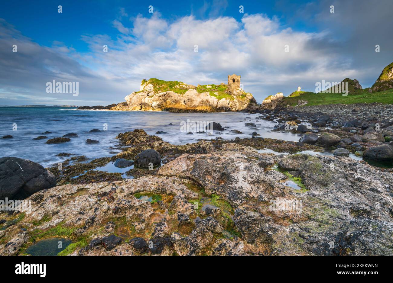 Castello di Kinbane sulla costa di Antrim, Irlanda del Nord. Foto Stock