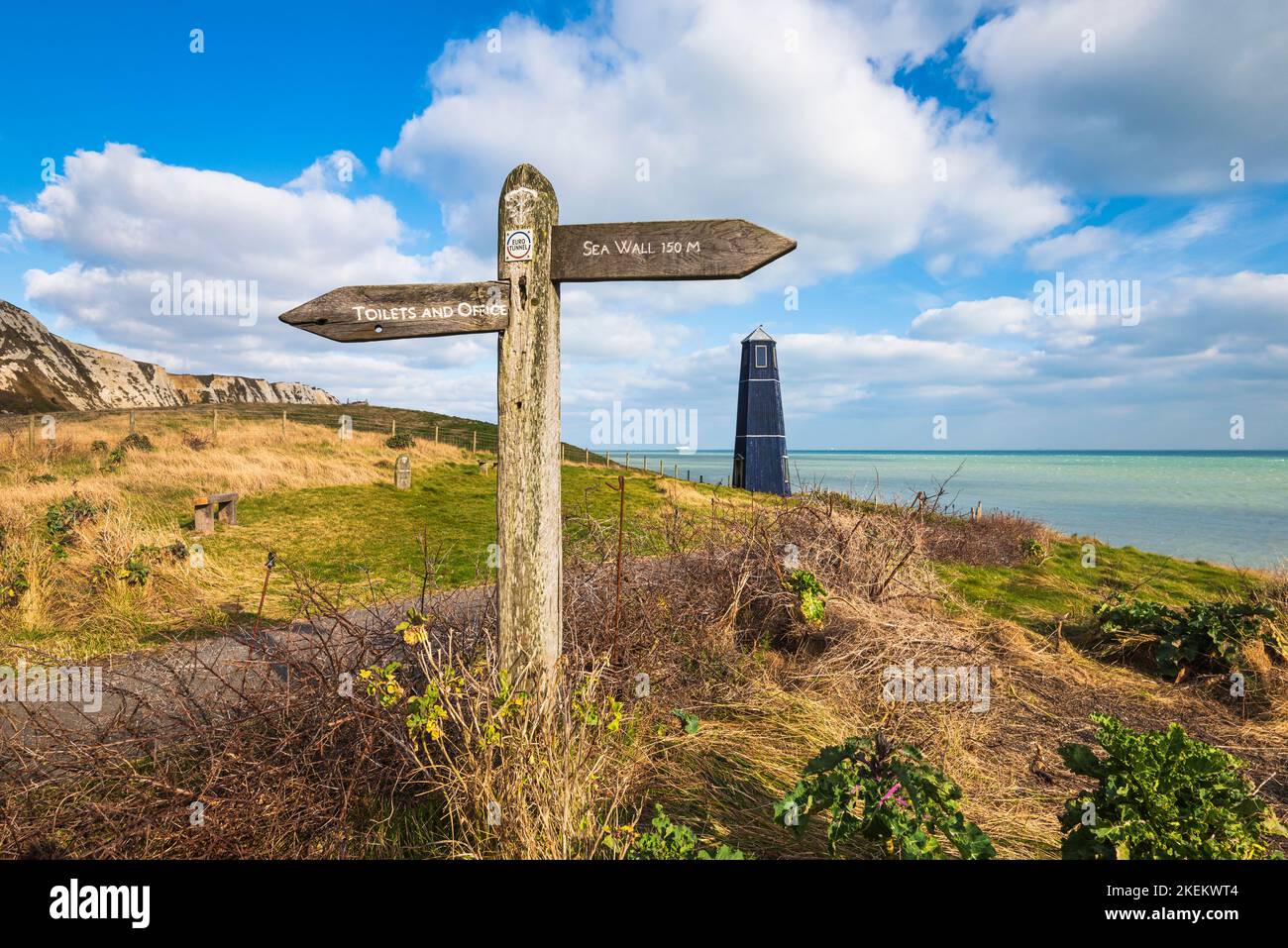 Samphire Hoe; riserva naturale di Eurotunnel alla base delle bianche scogliere di dover. Foto Stock