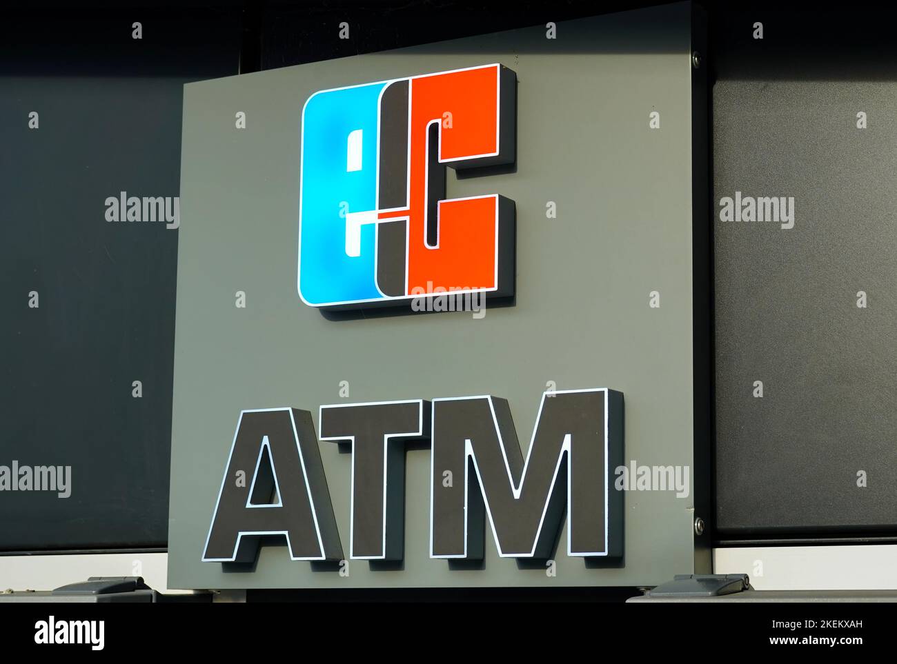 Primo piano di un logo EC/ATM presso un distributore di contanti in Germania. Foto Stock