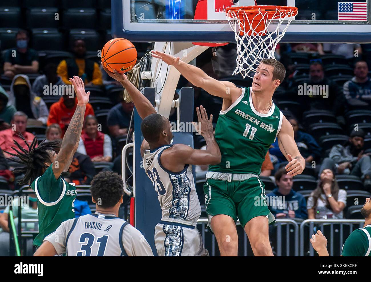 Azione da un gioco americano di pallacanestro dell'università Foto Stock