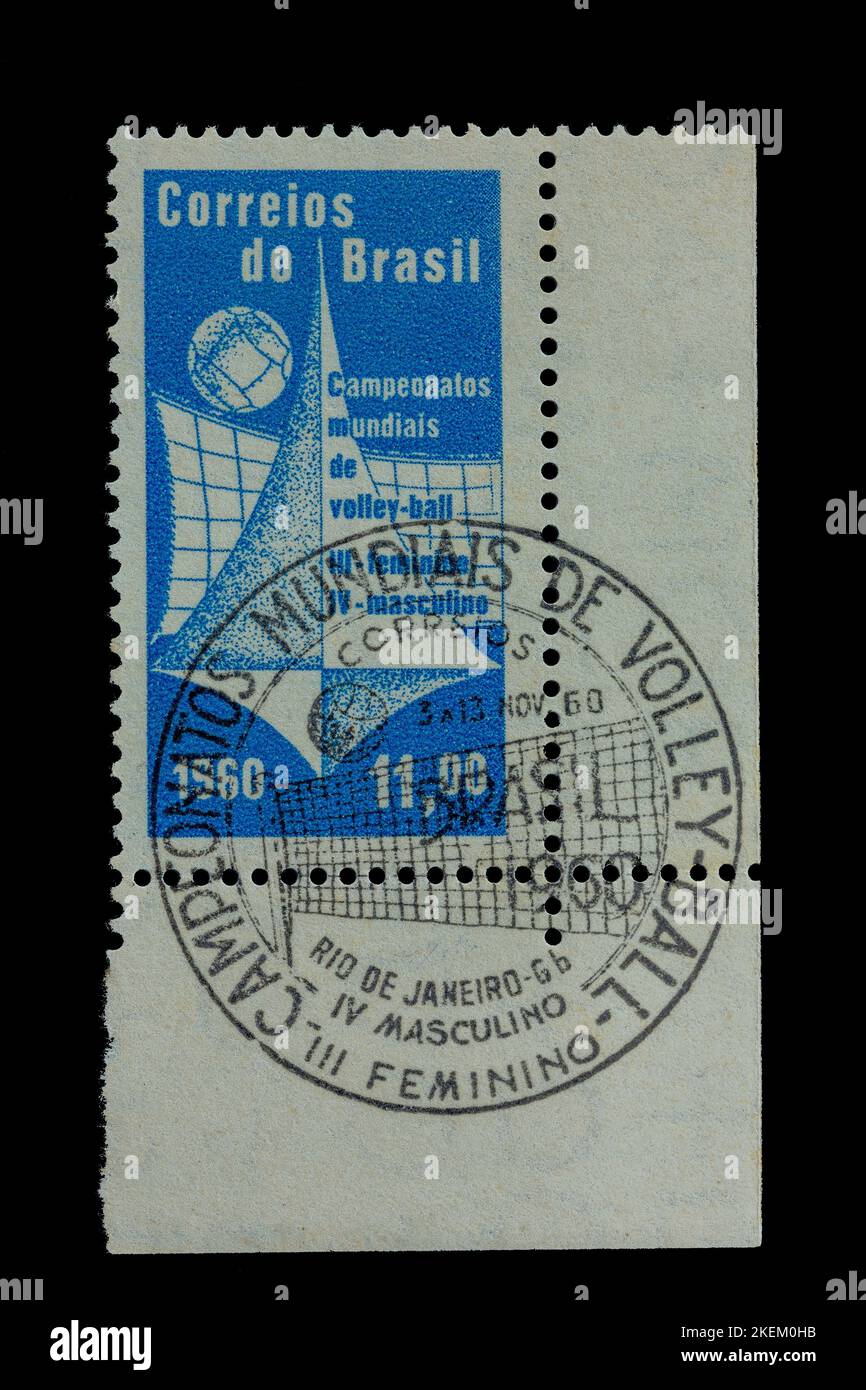 Vintage francobollo annullato dal Brasile circa 1960. Pallavolo campionato del mondo a tema sportivo. Grande timbro postale completo ufficiale su foglio esteso. Foto Stock