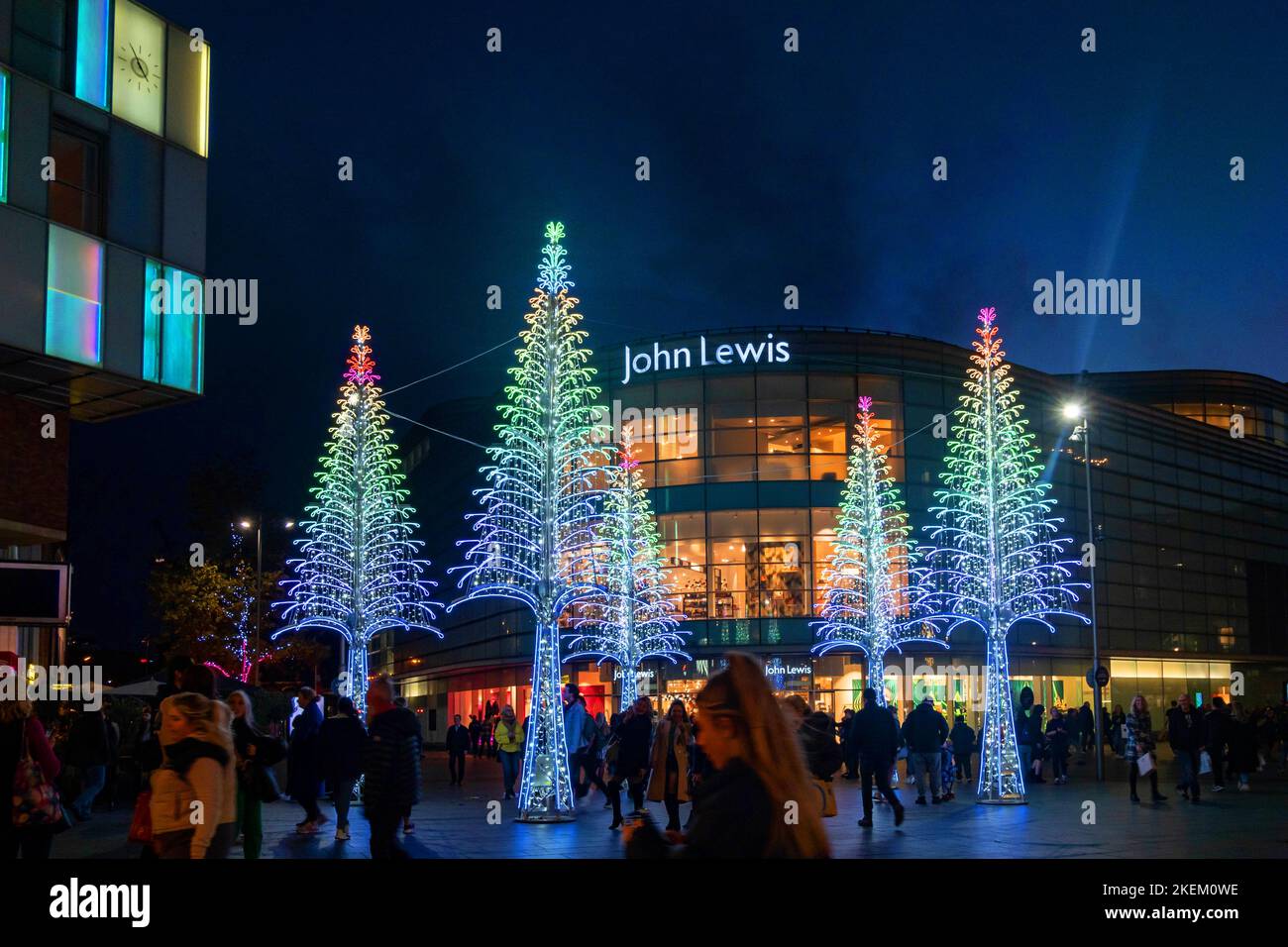 Alberi di natale illuminati immagini e fotografie stock ad alta