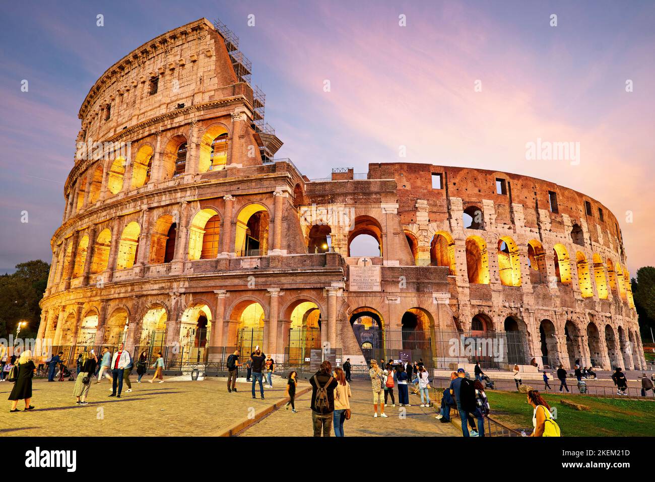 Roma Lazio Italia. Il Colosseo è un anfiteatro ovale situato nel centro di Roma, a est del Foro Romano Foto Stock