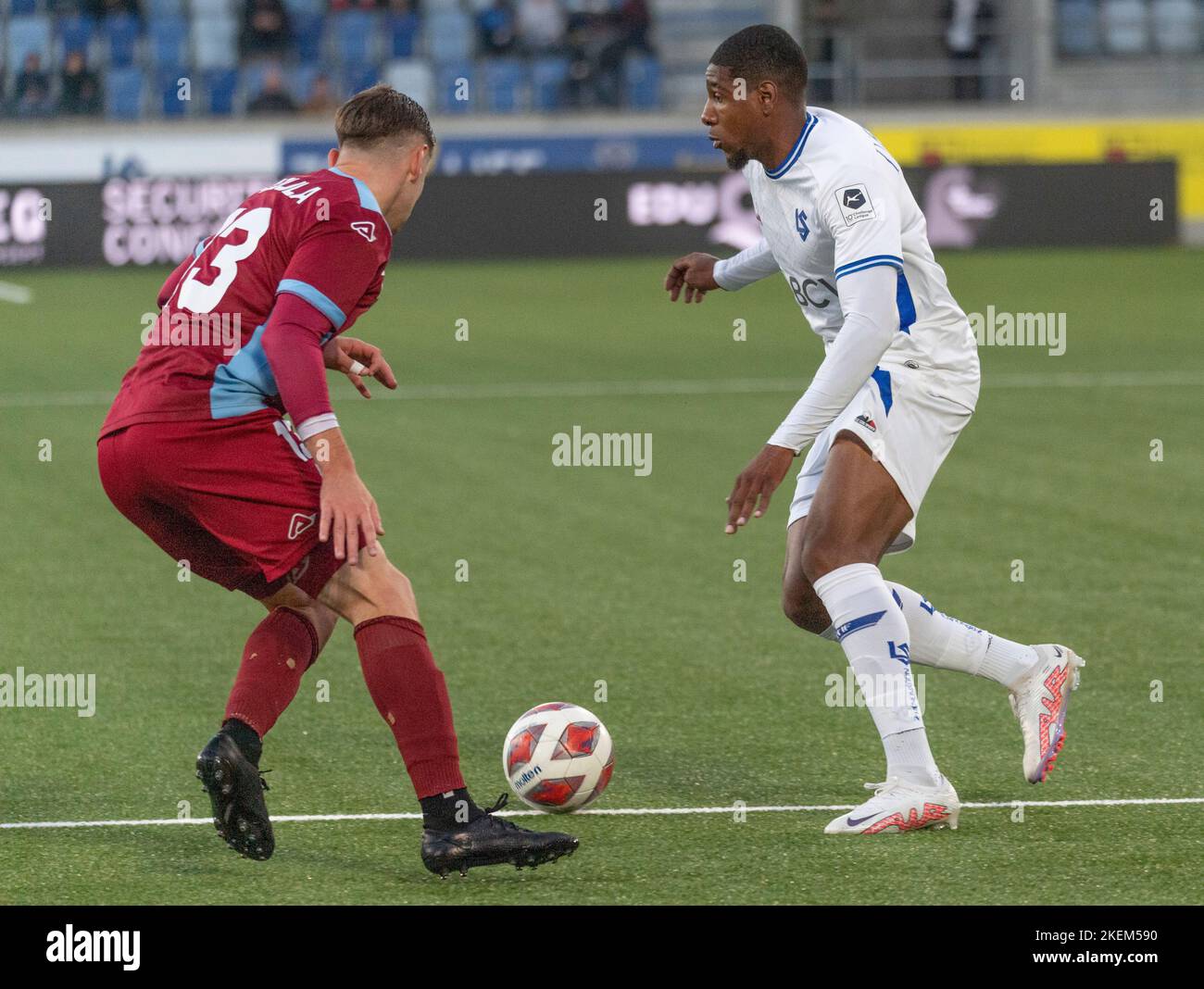Losanna Svizzera, 11/13/2022: Gianluca Gaudino (Medio) del FC Losanna-Sport (55) è in azione durante la 16th° giornata della Challenge League 2022-2023. La Challenge League 2022-20223, si è svolta allo stadio Tuiliere di Losanna tra il FC Losanna-Sport e l'AC Bellinzona. Credit: Eric Dubost/Alamy Live News Foto Stock