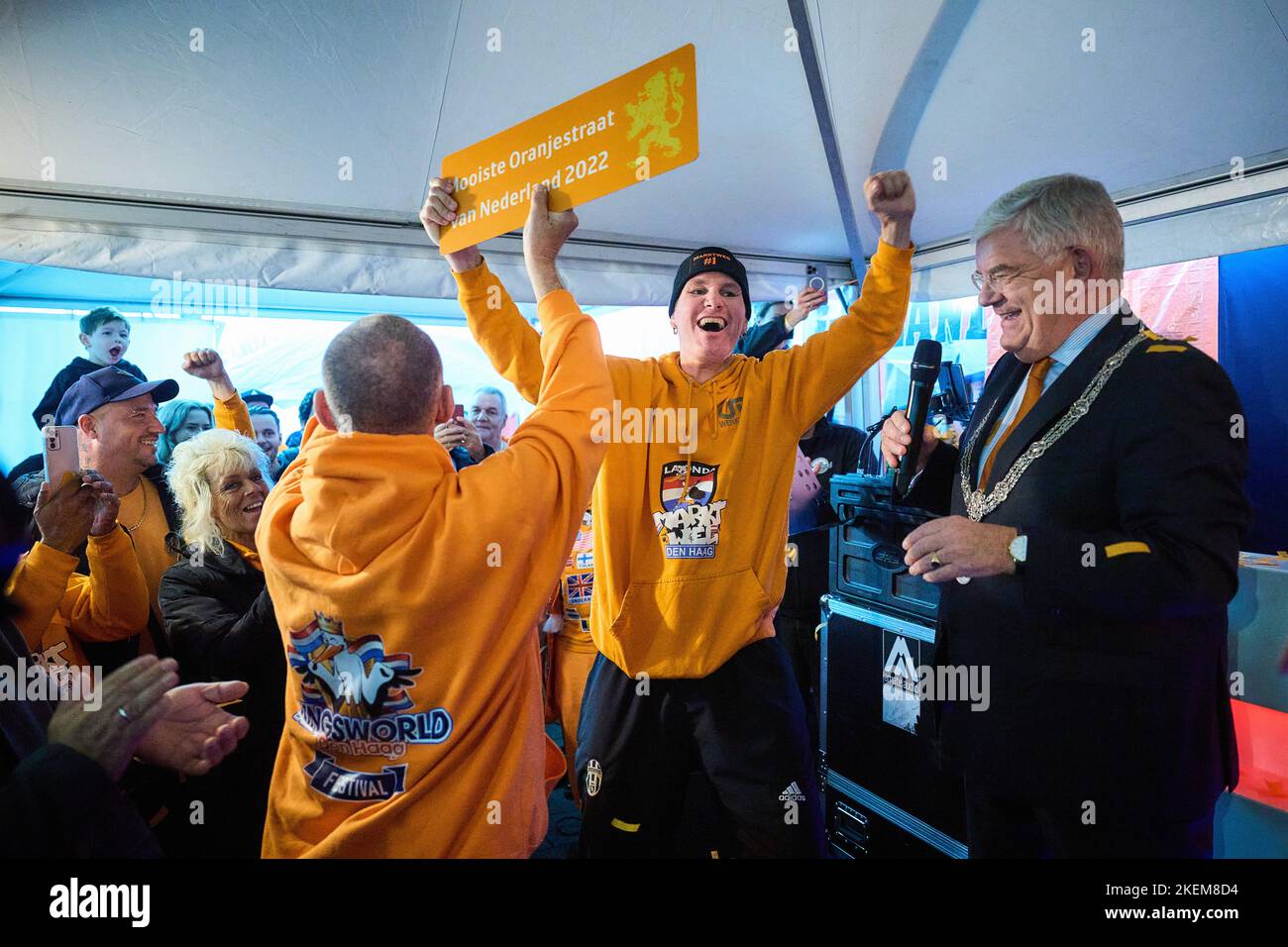 2022-11-13 16:31:58:19 L'AIA - il sindaco Jan van Zanen all'apertura dell'arancione Haagse Marktweg. La squadra arancione apre la Coppa del mondo in Qatar il 21 novembre contro il Senegal. ANP PHIL NIJHUIS olanda fuori - belgio fuori Foto Stock