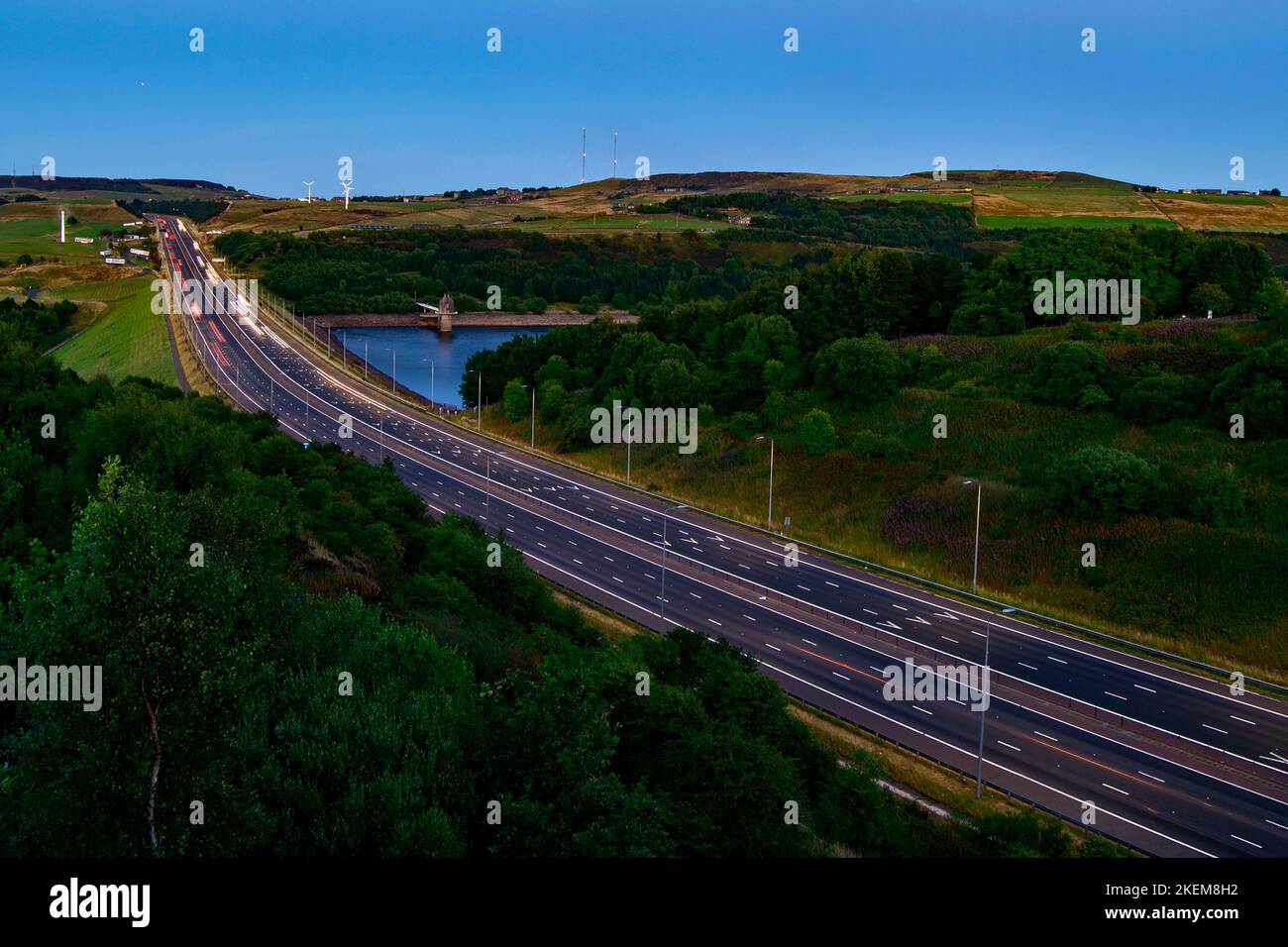 Autostrada M62 a Dusk da Scammonden Bridge Foto Stock
