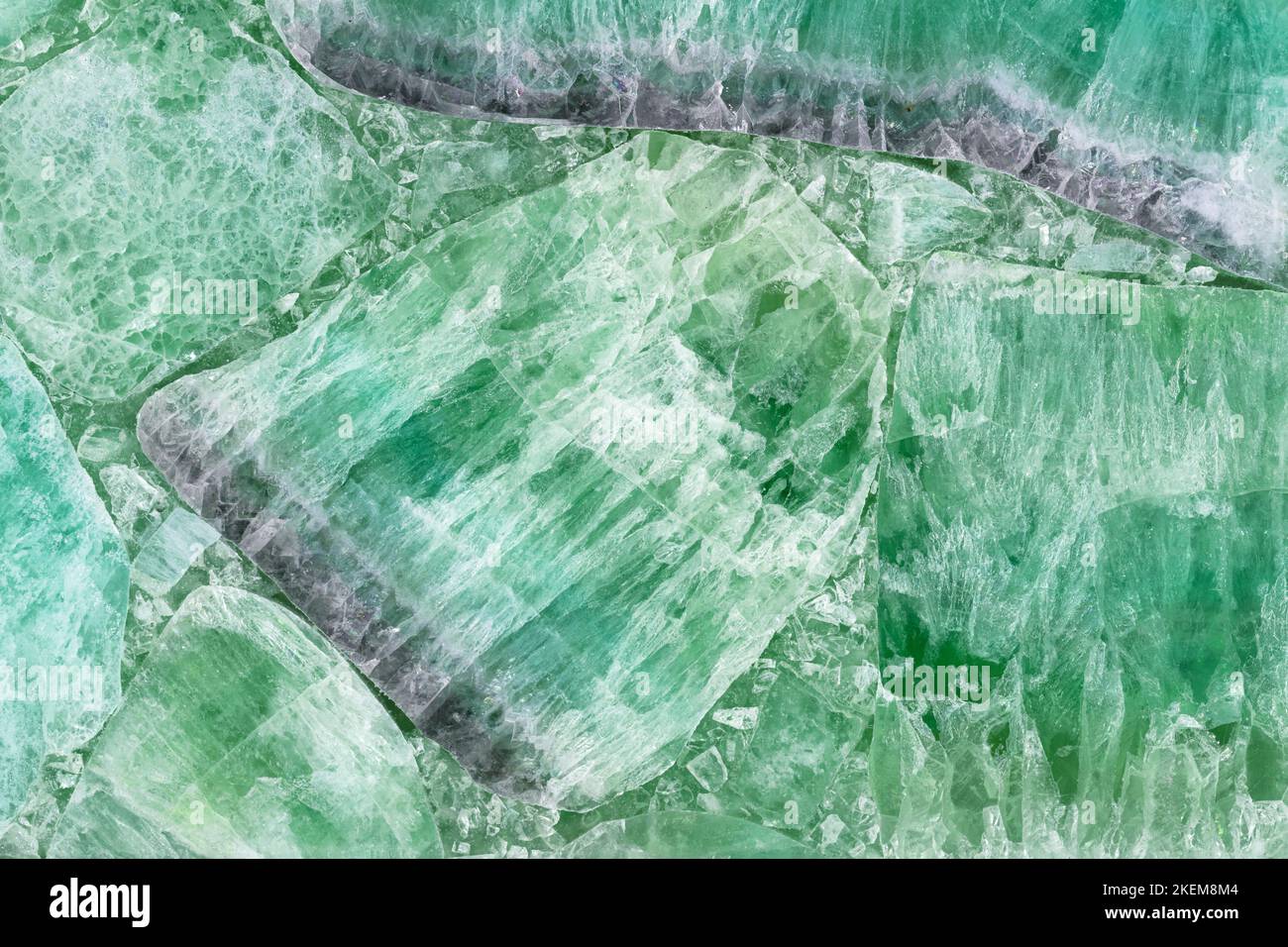 Fluorite verde. Bel materiale in pietra per interni, decorazione esterna, pareti in ceramica, piastrelle digitali per pavimenti. Sfondo gemma. Matt Foto Stock