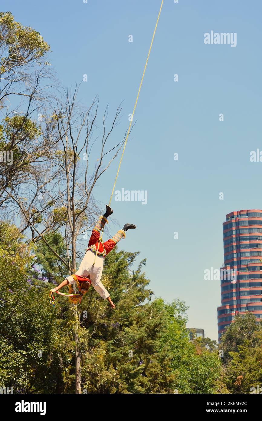 Voladores de Papantla in Chapultepec Foto Stock