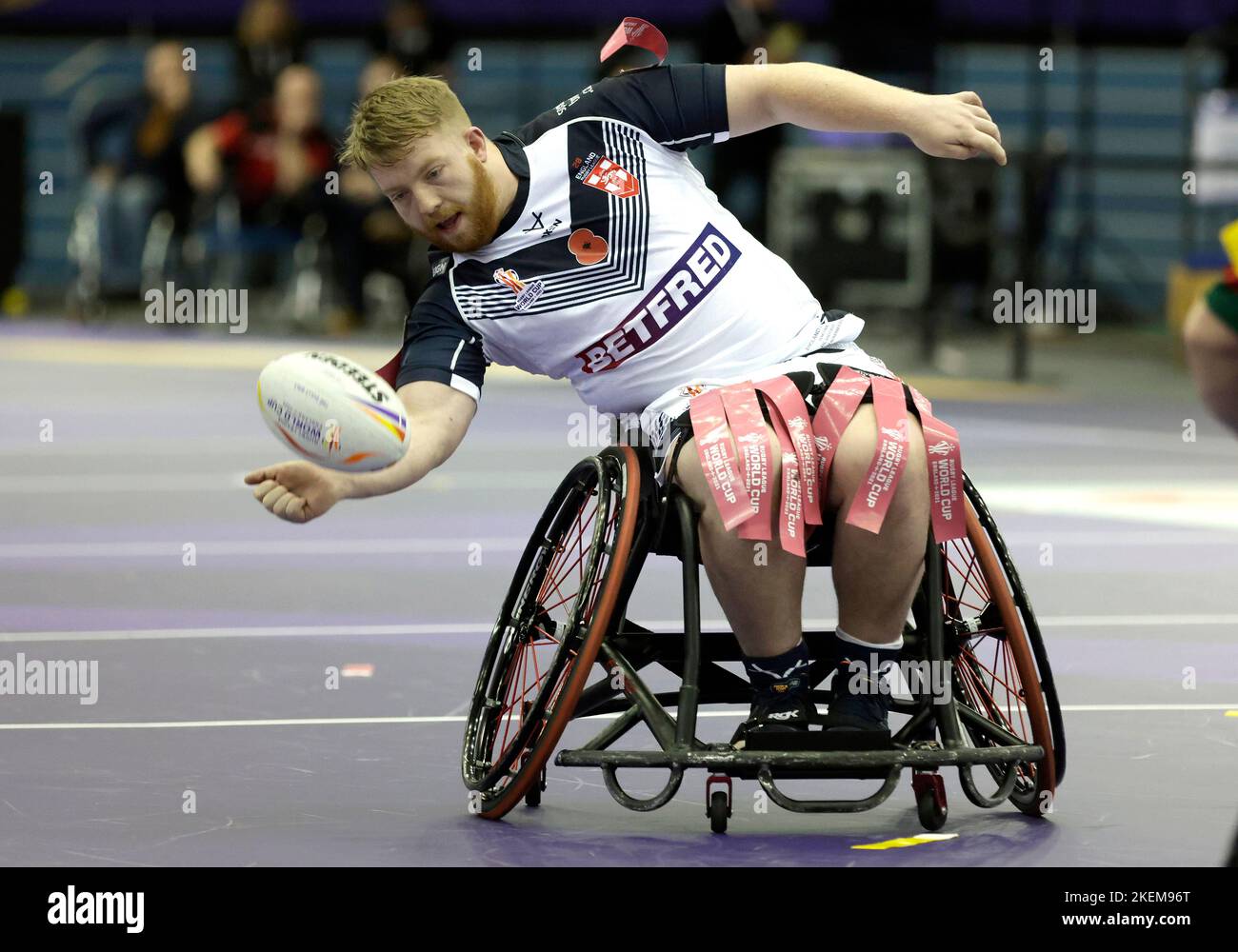 Il Declan Roberts inglese segna un gol finale durante la partita semifinale della Wheelchair Rugby League alla EIS Sheffield. Data immagine: Domenica 13 novembre 2022. Foto Stock