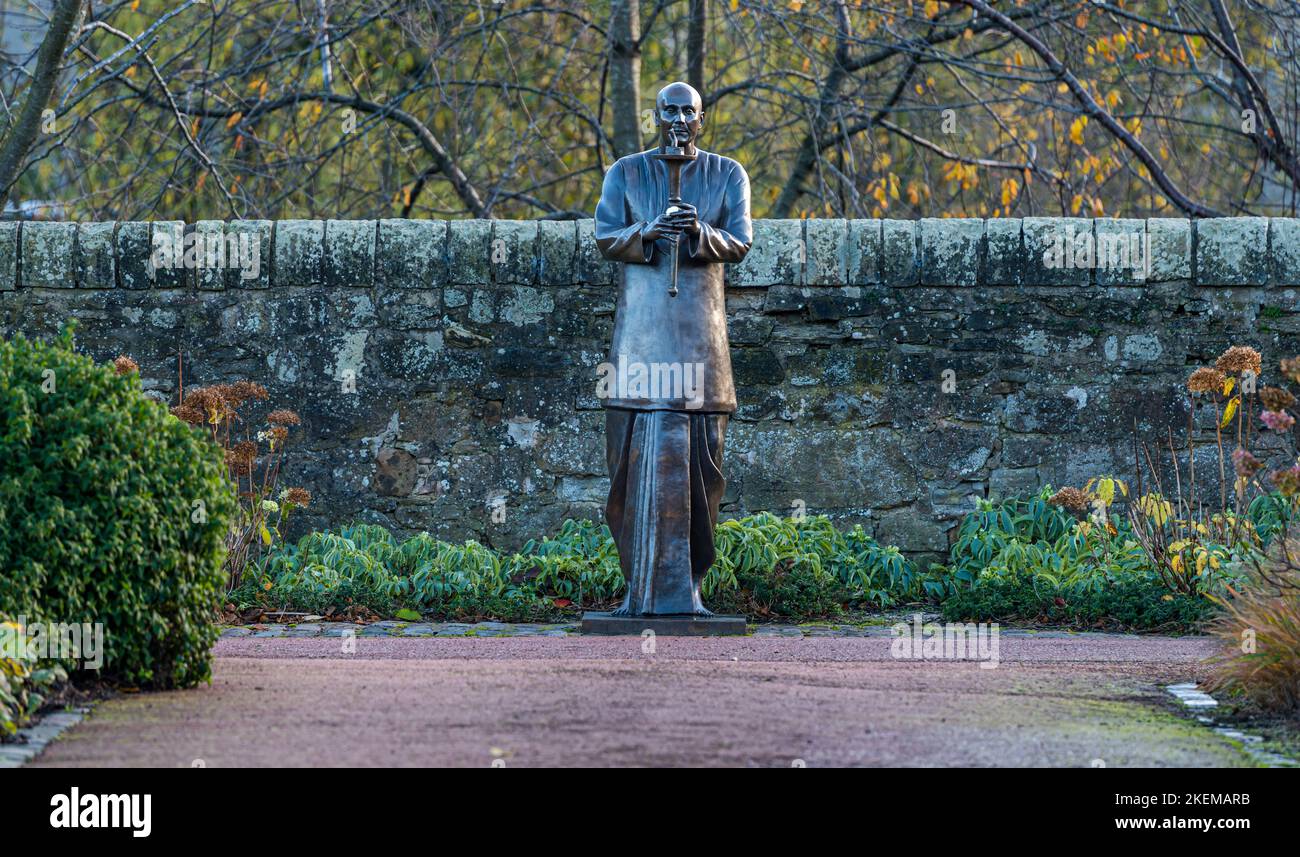 Sri Chimnoy scultura chiamata Dreamer of Peace di Kaivalya TROPY a Saughton Park, Edimburgo, Scozia, Regno Unito Foto Stock