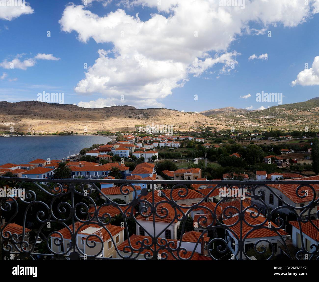 Petra città, Lesbos, Grecia, vista da nostra Signora di .la chiesa del bacio dolce 2022. Ottobre. Autunno.cym Foto Stock